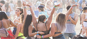 Dissenyar festivals musicals més segurs: el paper dels protocols enfront de la violència sexual i l’odi Imatge de l'article de Carlos Moreno i Anna Almécija Casanova Dissenyar festivals musicals més segurs: el paper dels protocols enfront de la violència sexual i l’odi